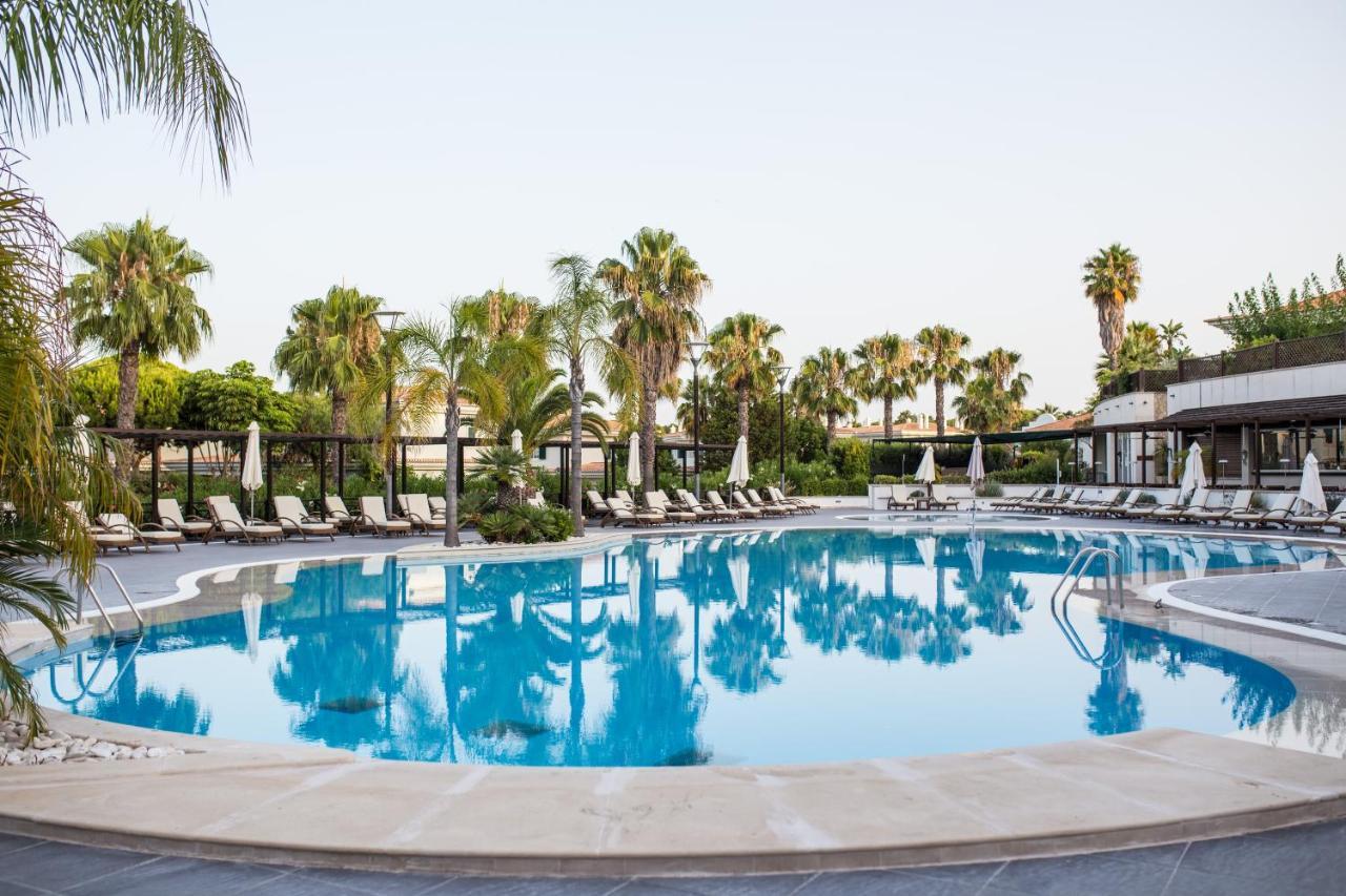 Wyndham Grand Algarve Hotel Quinta do Lago Luaran gambar Pool at the hotel