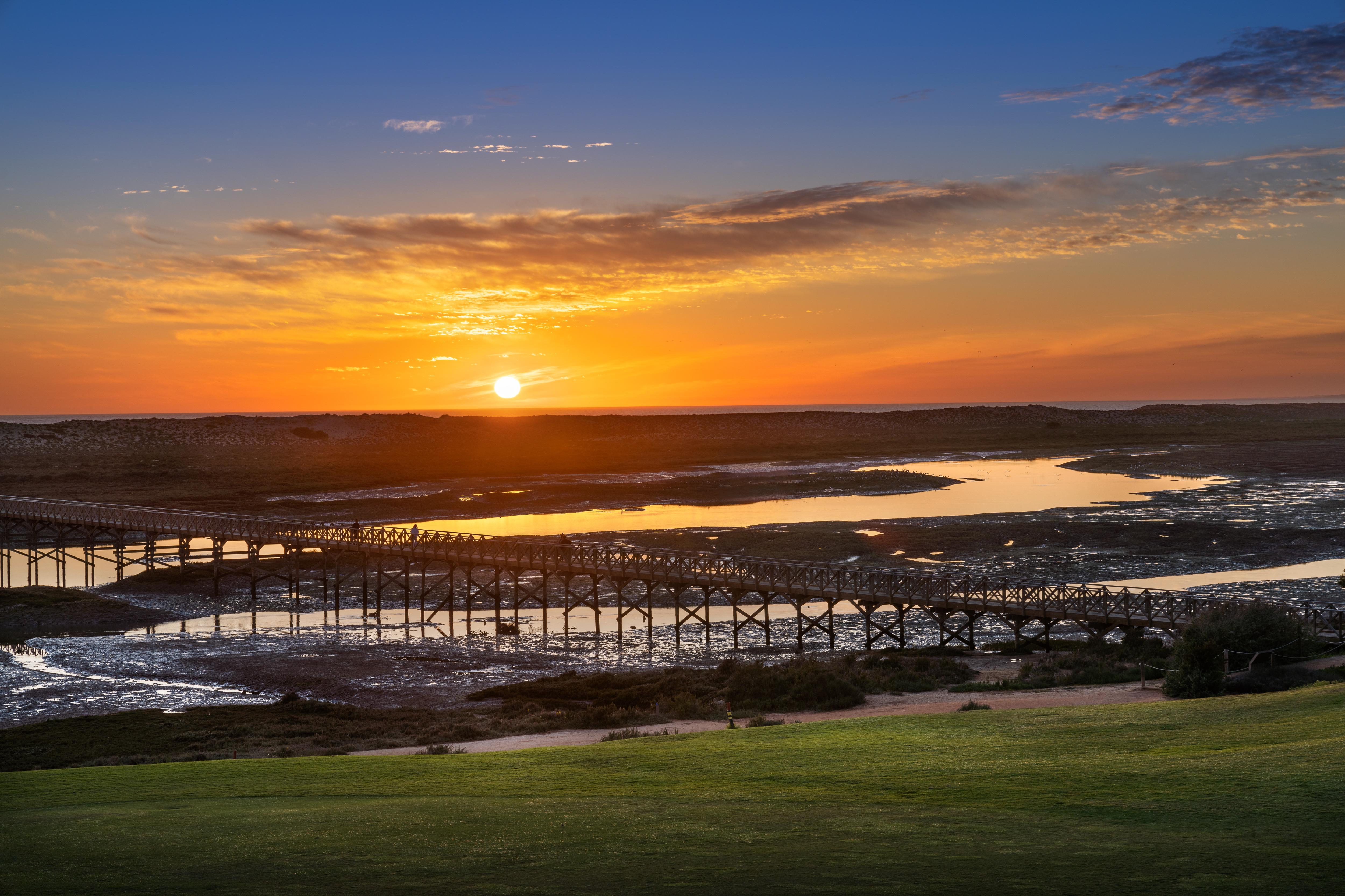 Wyndham Grand Algarve Hotel Quinta do Lago Luaran gambar Sunset over the San Marcos River